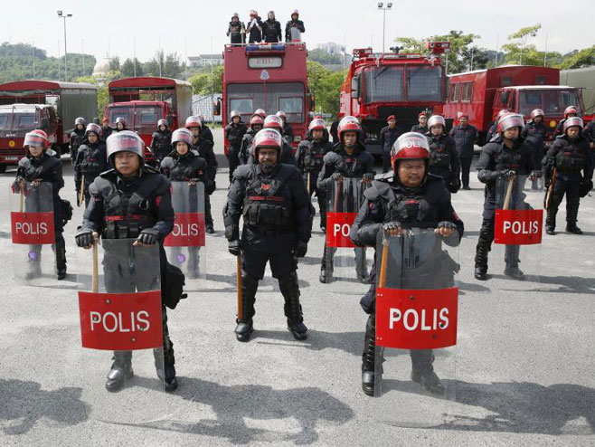Малезија - полиција (Фото: Olivia Harris) - Фото: REUTERS