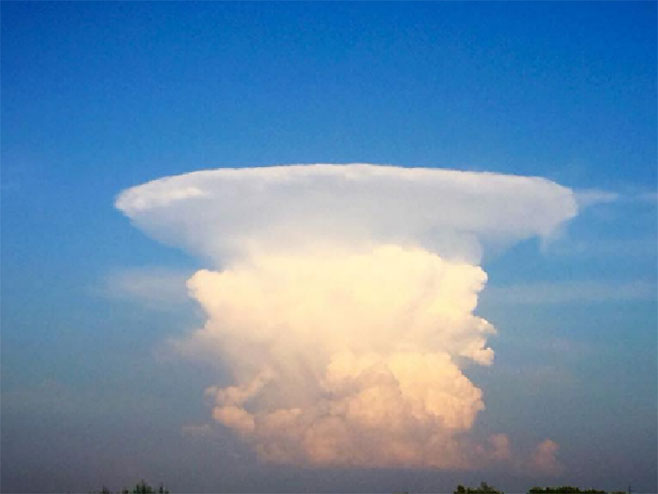 Изнад Сибира се надвио облак у облику нуклеарне печурке(фото:© khsy-20) - 