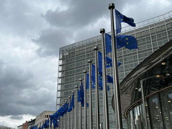 ЕУ изразила жаљење што Сиљановска Давкова није употријебила Уставни назив земље