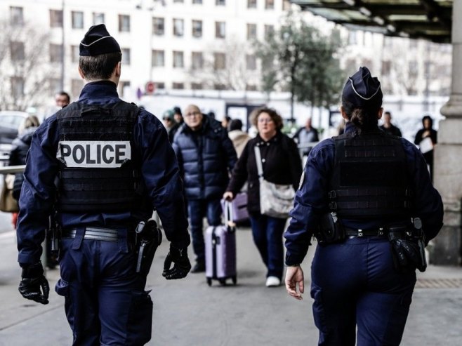 Француска полиција (Фото: EPA-EFE/TERESA SUAREZ, илустрација) - 
