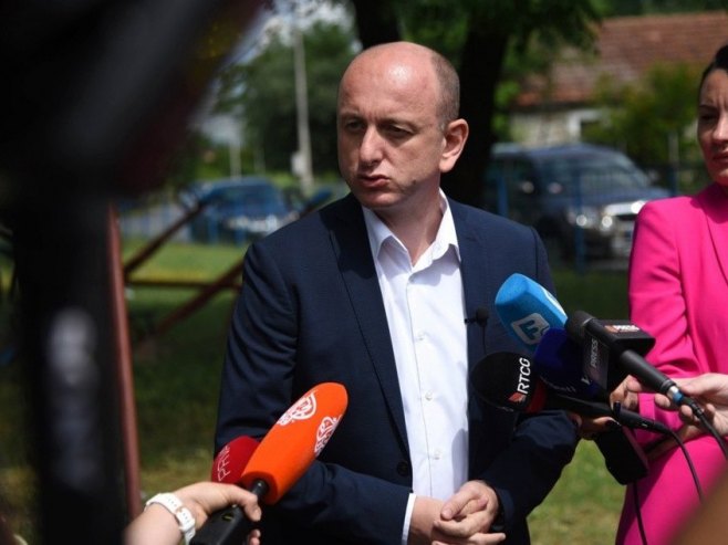 Кнежевић: Црна Гора мора гласати против резолуције о Сребреници