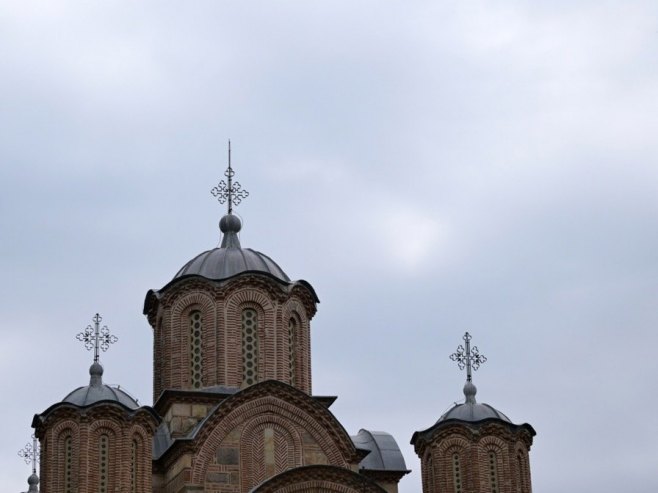 Владика Теодосије служио васкршњу литургију у манастиру Грачаница